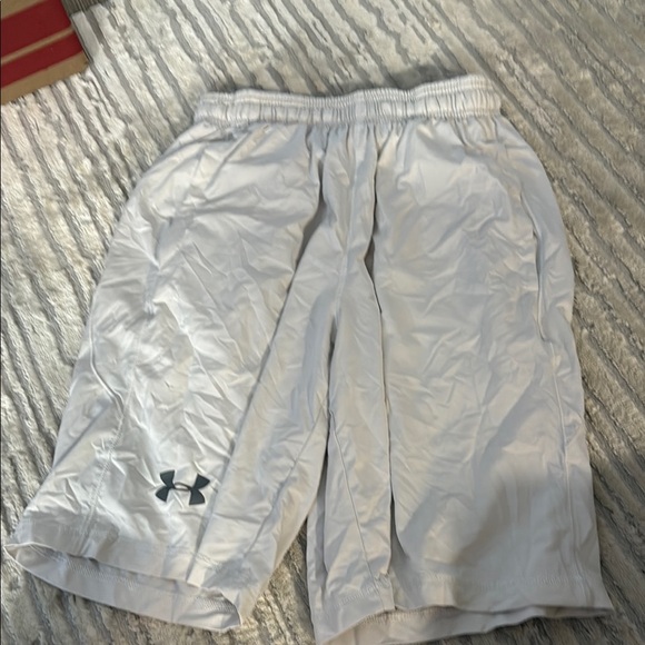 Under Armour Men's Light Gray Athletic Shorts - Picture 1 of 2